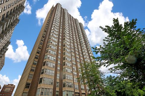 525 W Hawthorne Place 1001 Chicago IL 60657