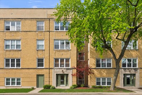 Photo of 3124 W Cullom Avenue #1, Chicago, IL 60618 (MLS # 12645310)