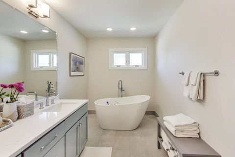 Tiny photo for 1044 N Knight Avenue, Park Ridge, IL 60068 (MLS # 12487254)