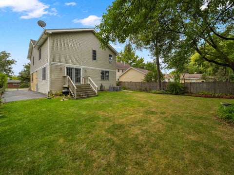 Tiny photo for 2126 Hickory Court, Glenview, IL 60025 (MLS # 12734928)