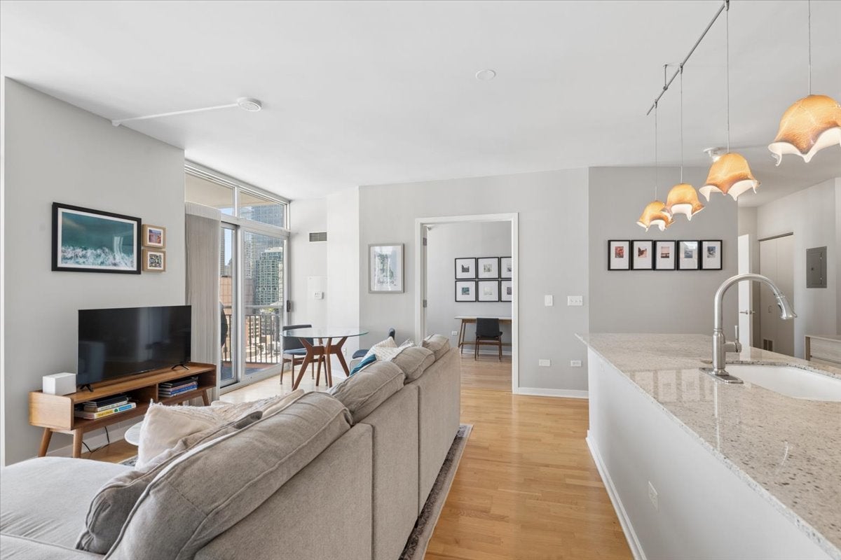 330 W Grand Avenue 1707