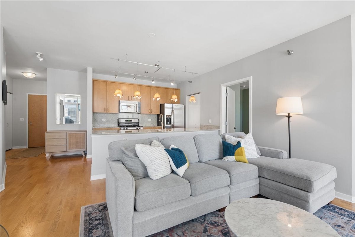 330 W Grand Avenue 1707
