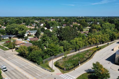 Tiny photo for 47 S JOSEPHINE Court, Des Plaines, IL 60016 (MLS # 12495304)