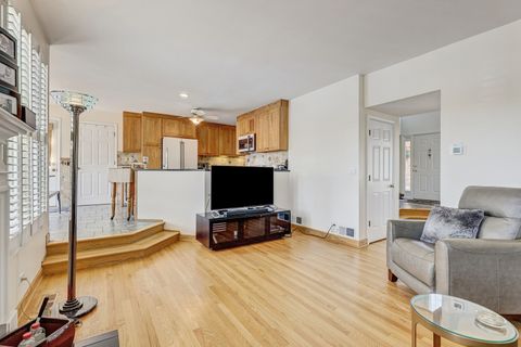 Tiny photo for 47 S JOSEPHINE Court, Des Plaines, IL 60016 (MLS # 12495304)