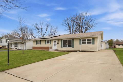 Photo of 249 Shawnee Drive, Carol Stream, IL 60188 (MLS # 12607880)