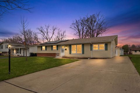 Tiny photo for 249 Shawnee Drive, Carol Stream, IL 60188 (MLS # 12607880)