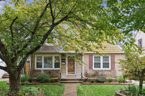 Tiny photo for 2321 Lee Street, Evanston, IL 60202 (MLS # 12521016)