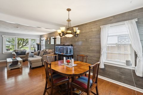 Tiny photo for 2321 Lee Street, Evanston, IL 60202 (MLS # 12521016)