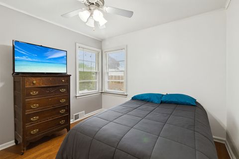 Tiny photo for 2321 Lee Street, Evanston, IL 60202 (MLS # 12521016)