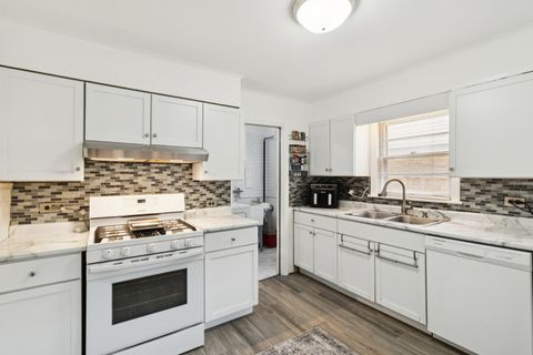 Tiny photo for 2321 Lee Street, Evanston, IL 60202 (MLS # 12521016)