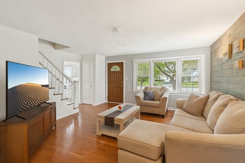 Tiny photo for 2321 Lee Street, Evanston, IL 60202 (MLS # 12521016)