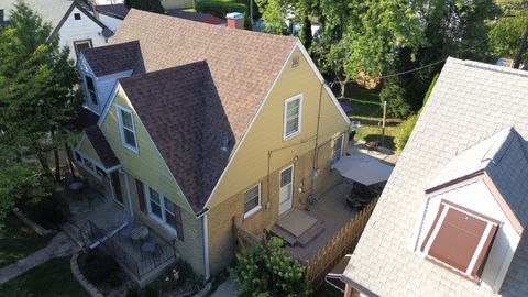 Tiny photo for 2321 Lee Street, Evanston, IL 60202 (MLS # 12521016)
