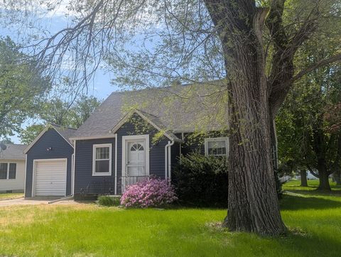 Tiny photo for 630 32nd Avenue, Moline, IL 61265 (MLS # 12626990)