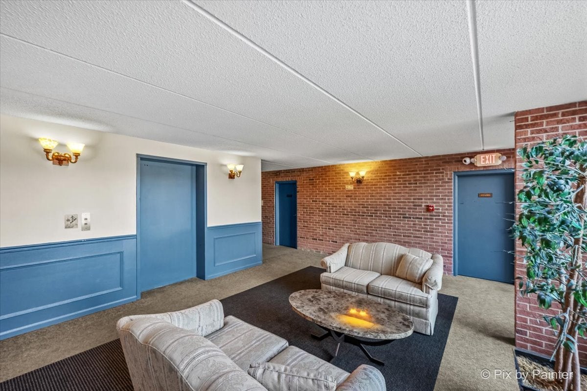 1450 Plymouth Lane 203