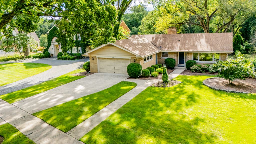 Photo for 638 N Edgewood Avenue, La Grange Park, IL 60526 (MLS # 12453221)