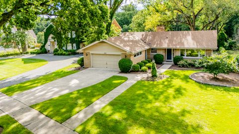 Photo of 638 N Edgewood Avenue, La Grange Park, IL 60526 (MLS # 12453221)