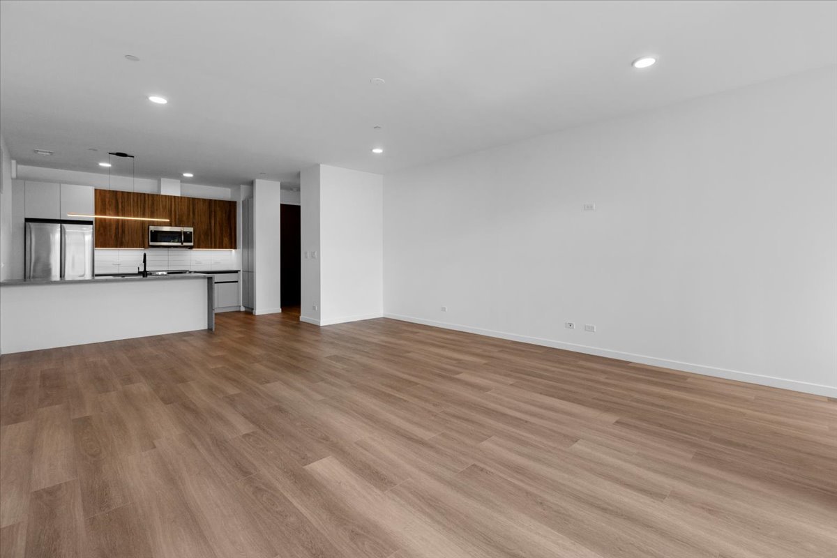 204 S Leavitt Street 201