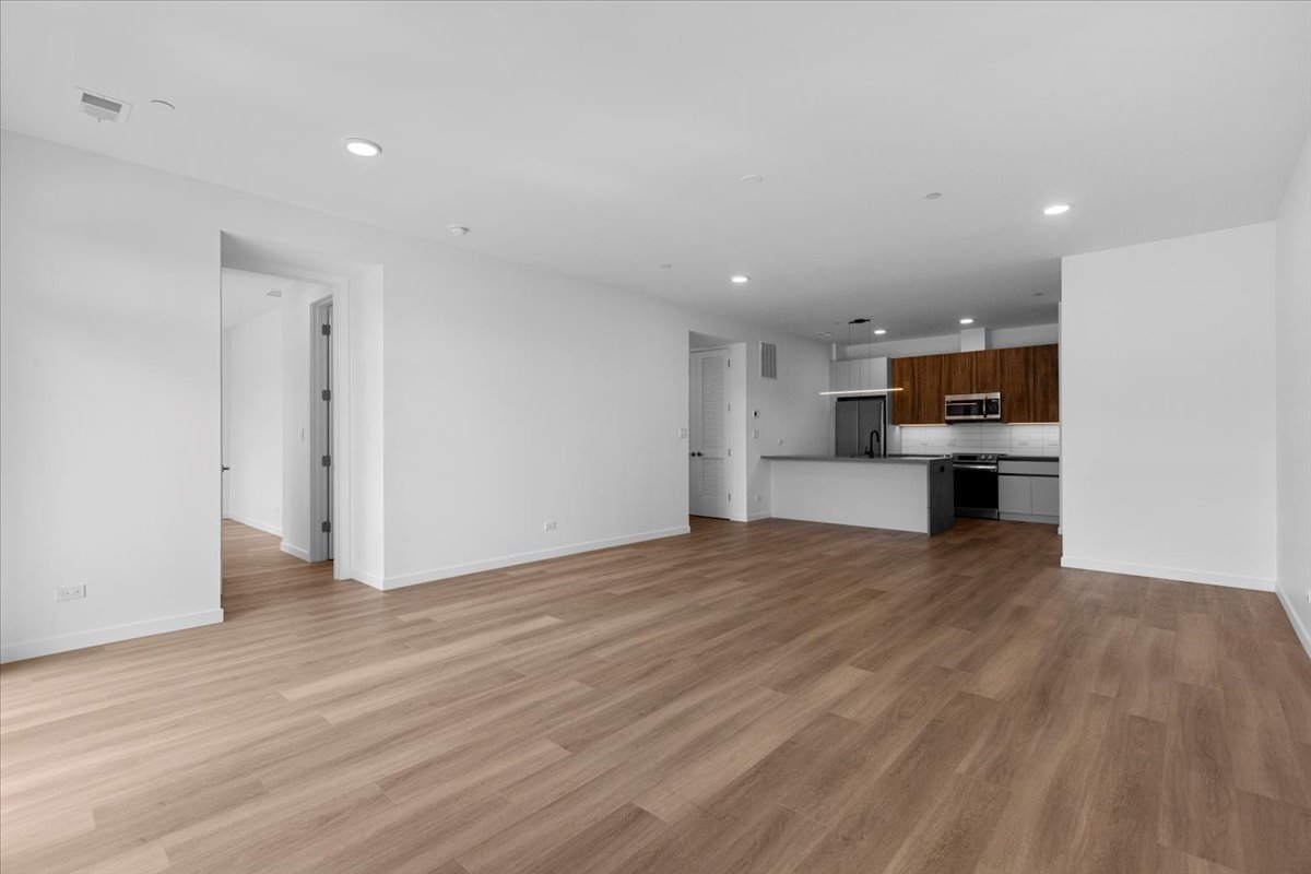 204 S Leavitt Street 201