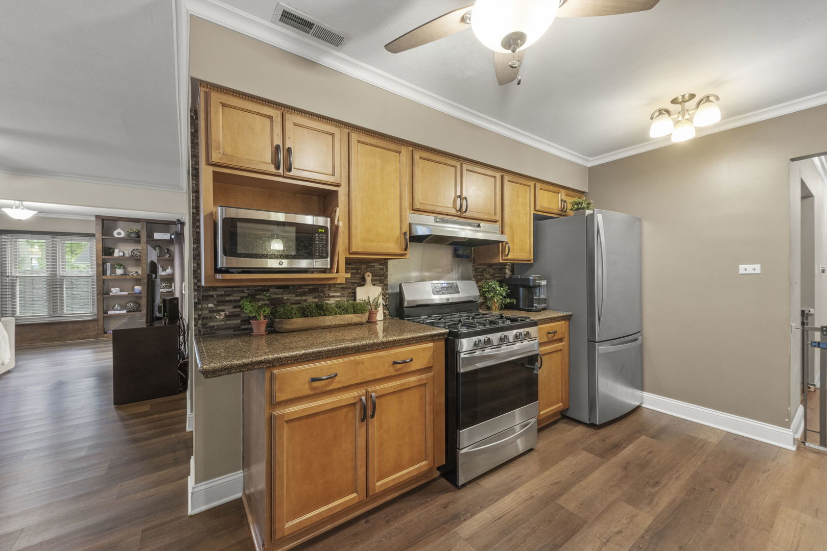 2S070 Colonial Lane