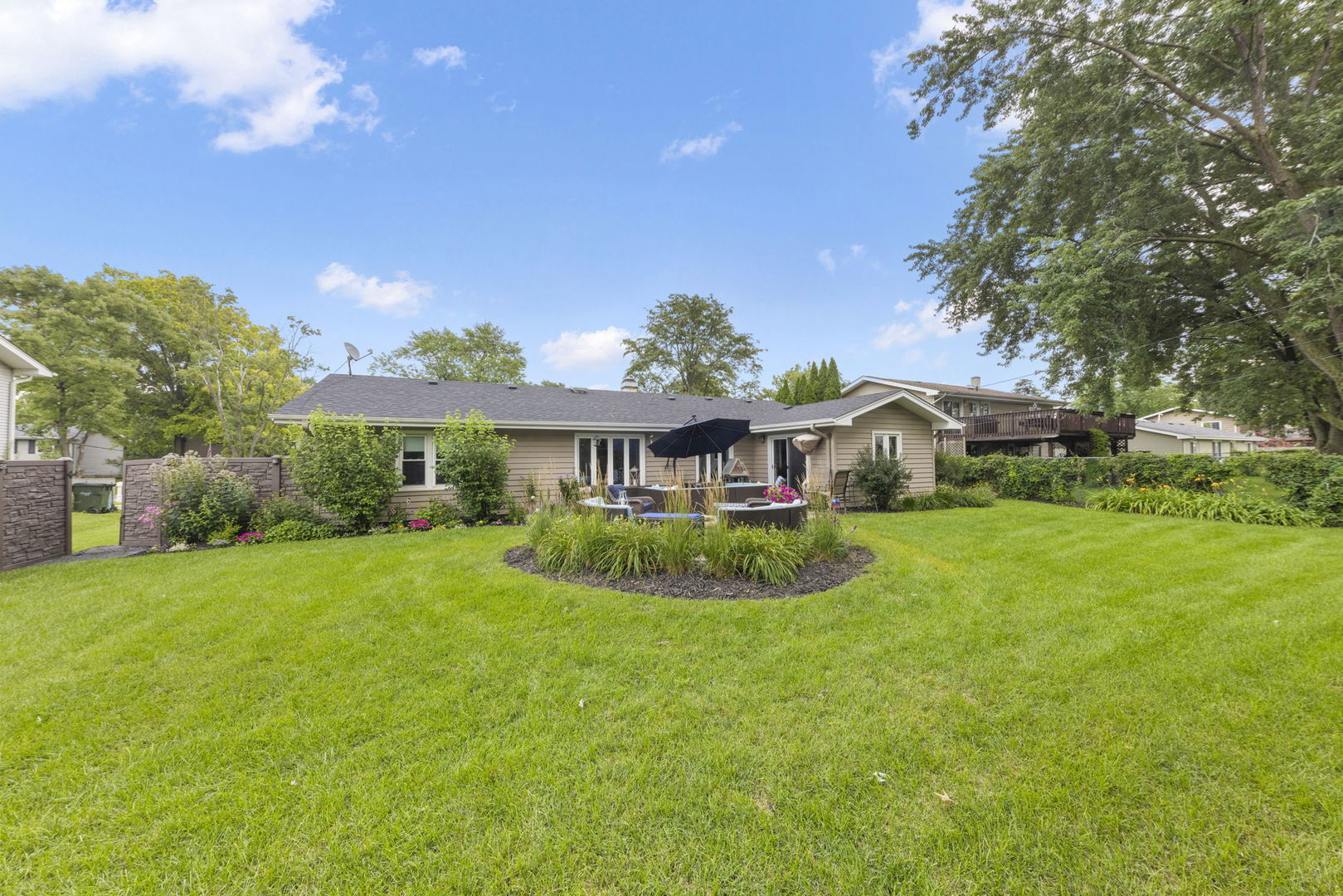 2S070 Colonial Lane