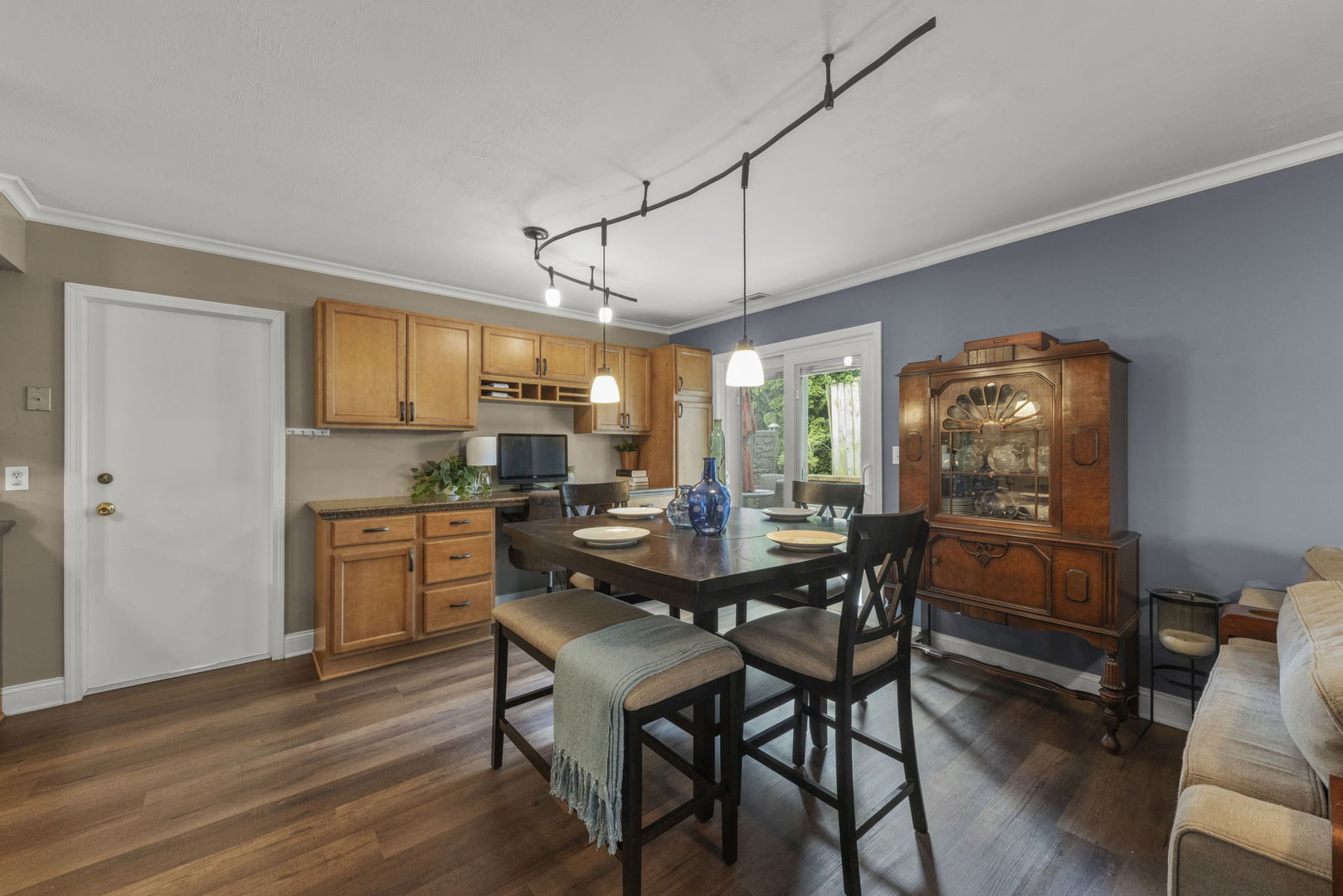 2S070 Colonial Lane