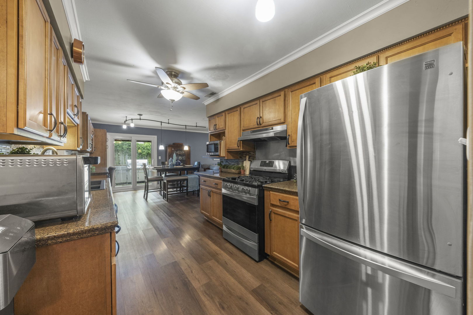 2S070 Colonial Lane