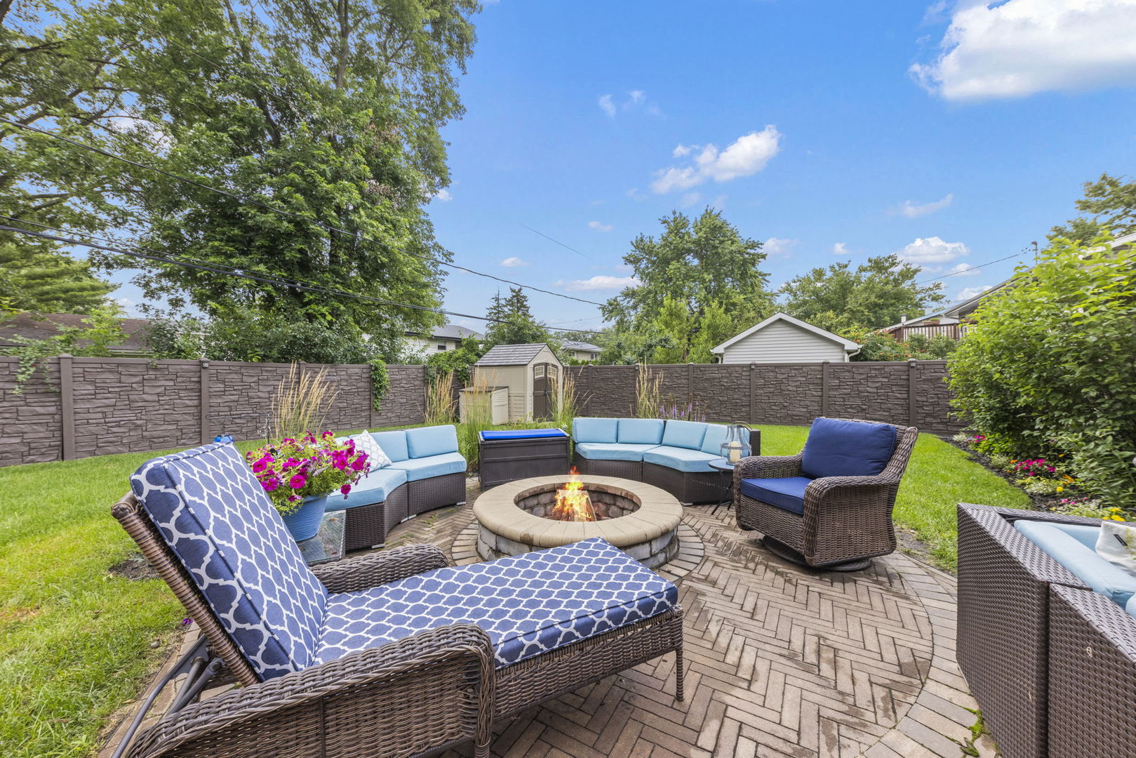 2S070 Colonial Lane