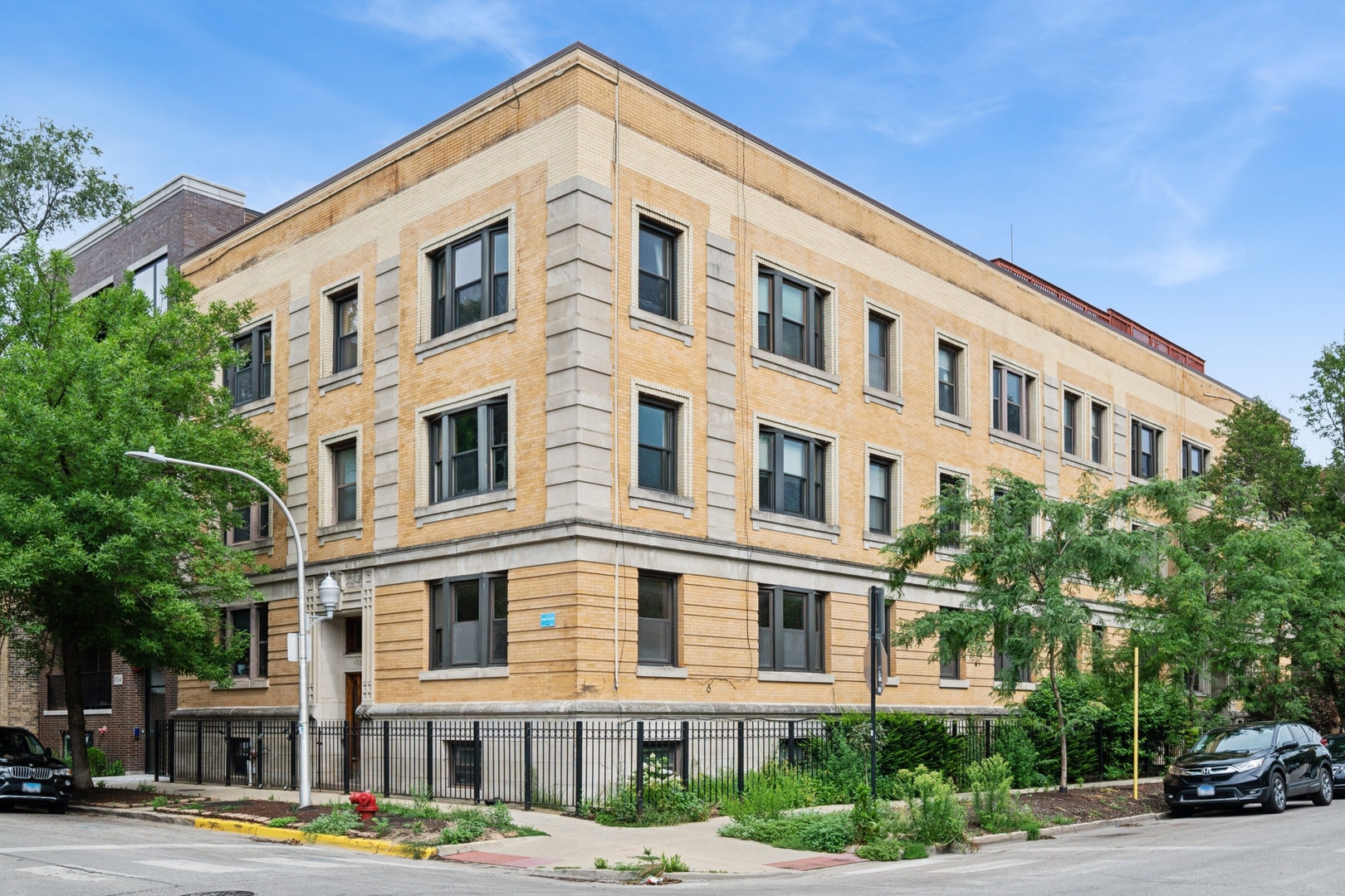 Chicago, Illinois 60613, United States, 3 Bedrooms Bedrooms, ,2 BathroomsBathrooms,Residential,Pending,181734 Chicago, Illinois 60613, United States, 3 Bedrooms Bedrooms, ,2 BathroomsBathrooms,Residential,Pending,181734