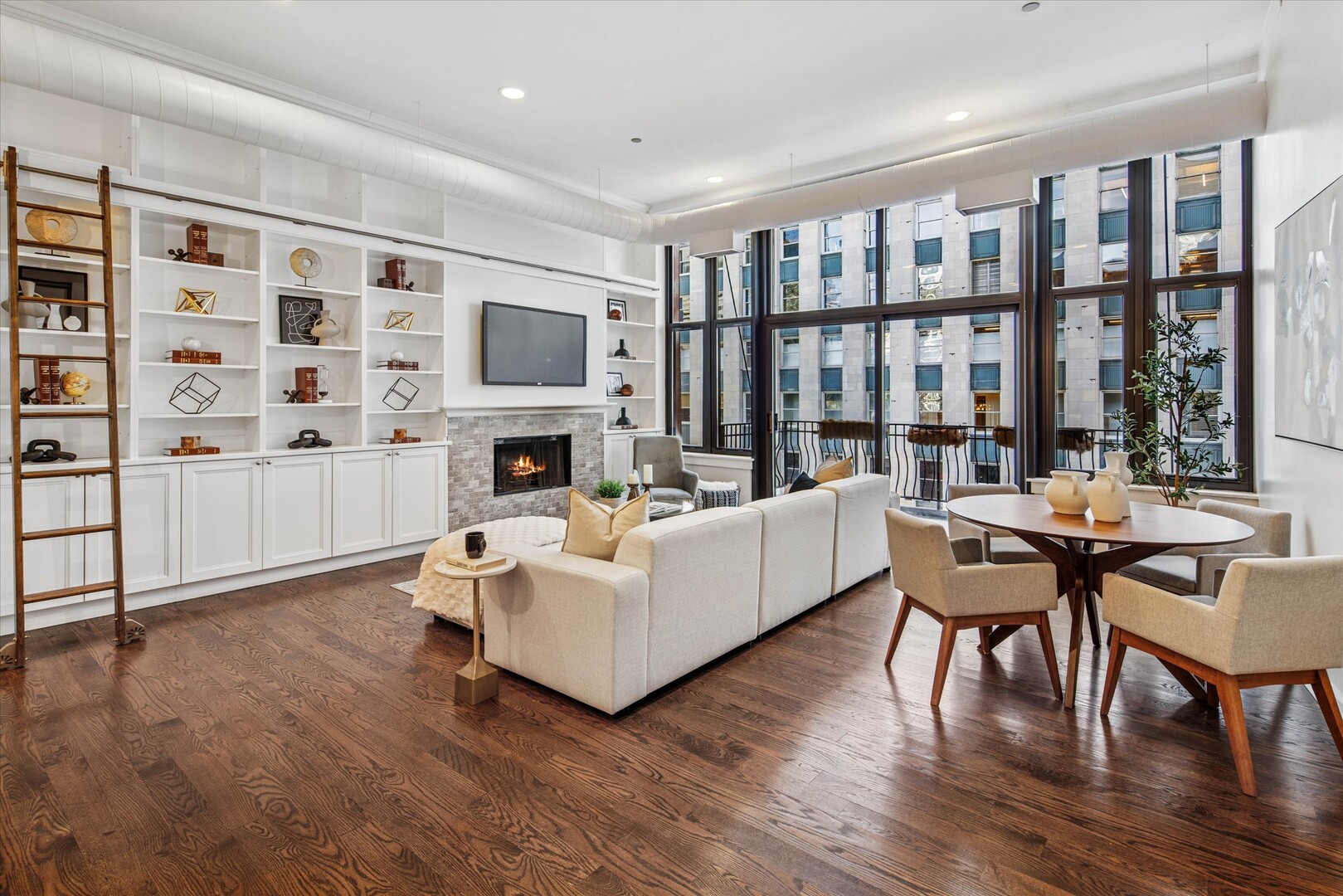 333 W Hubbard Street 808