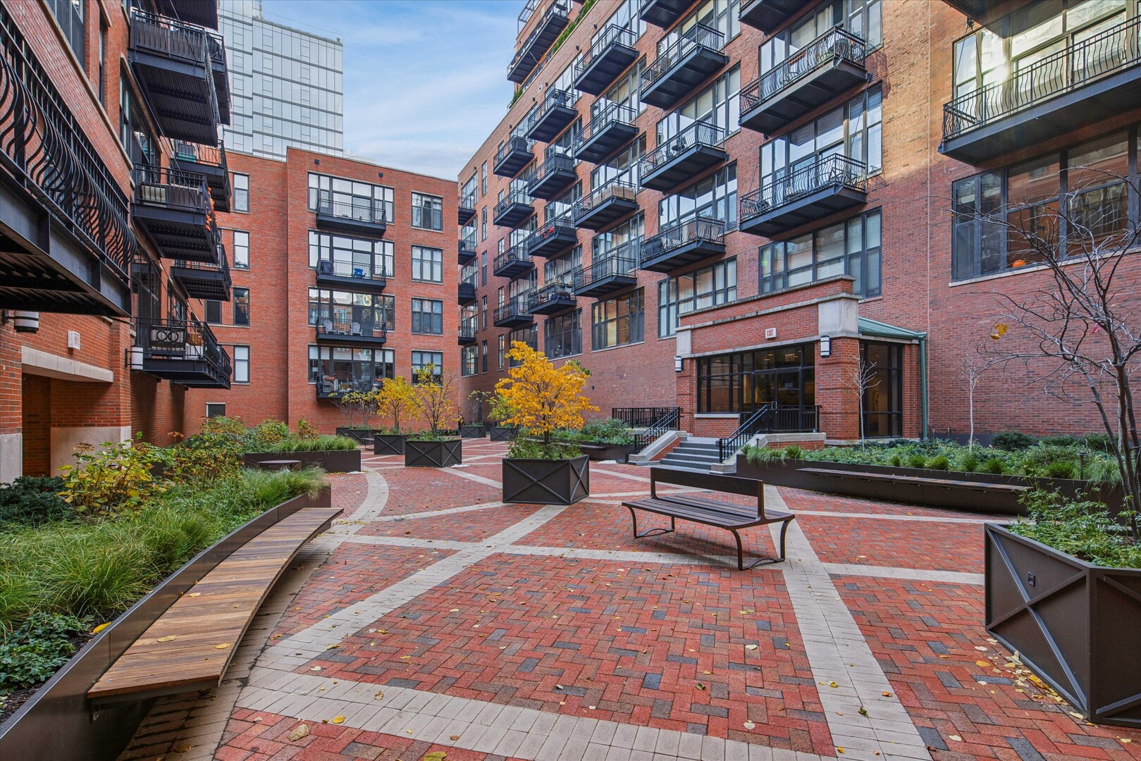 333 W Hubbard Street 808