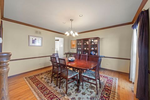 Tiny photo for 73 Venetian Way Circle, Wheaton, IL 60189 (MLS # 12504670)