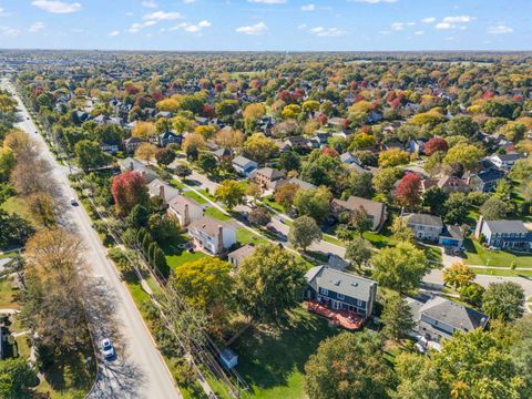 Tiny photo for 73 Venetian Way Circle, Wheaton, IL 60189 (MLS # 12504670)