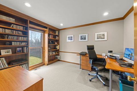 Tiny photo for 73 Venetian Way Circle, Wheaton, IL 60189 (MLS # 12504670)