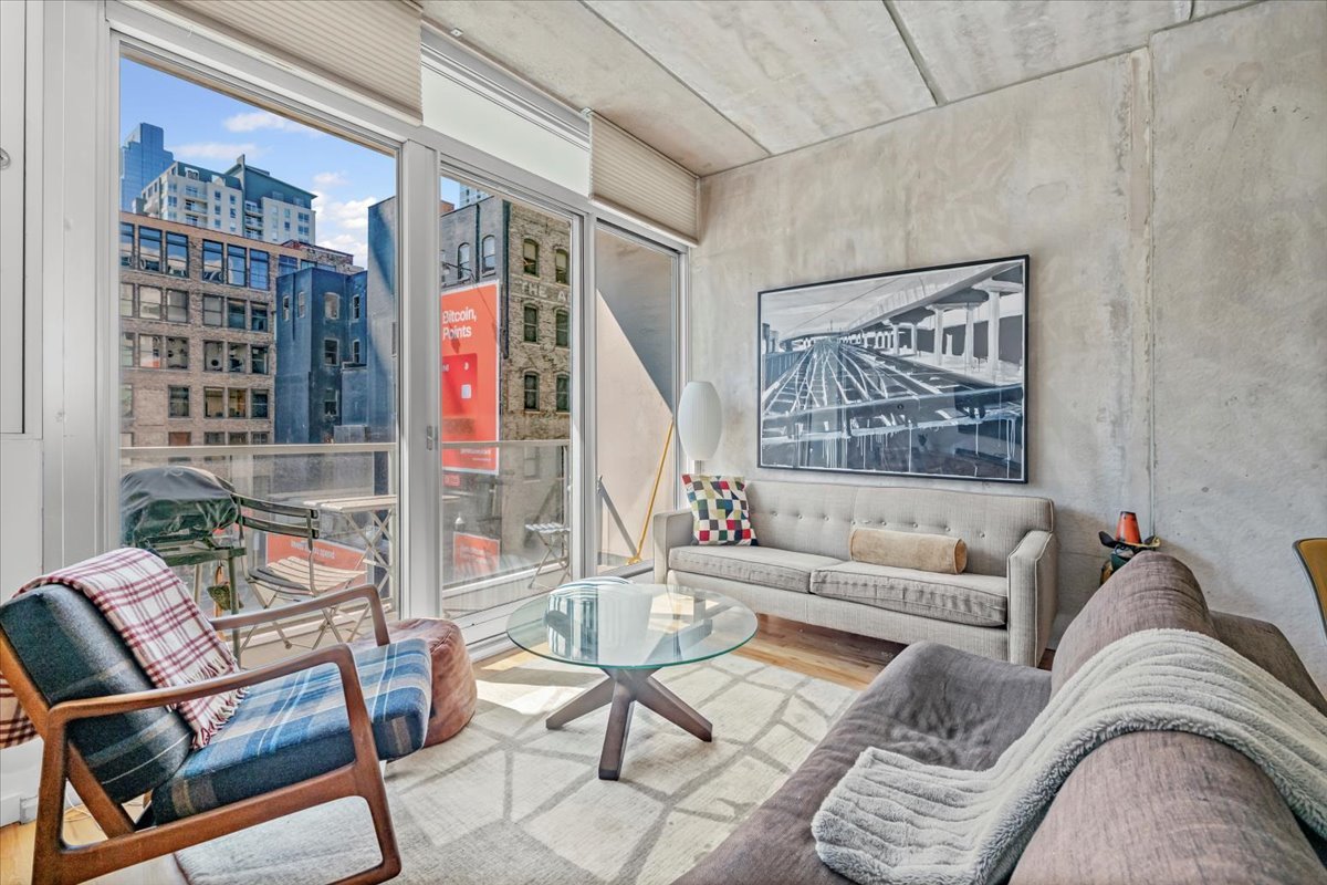 630 N FRANKLIN Street 405