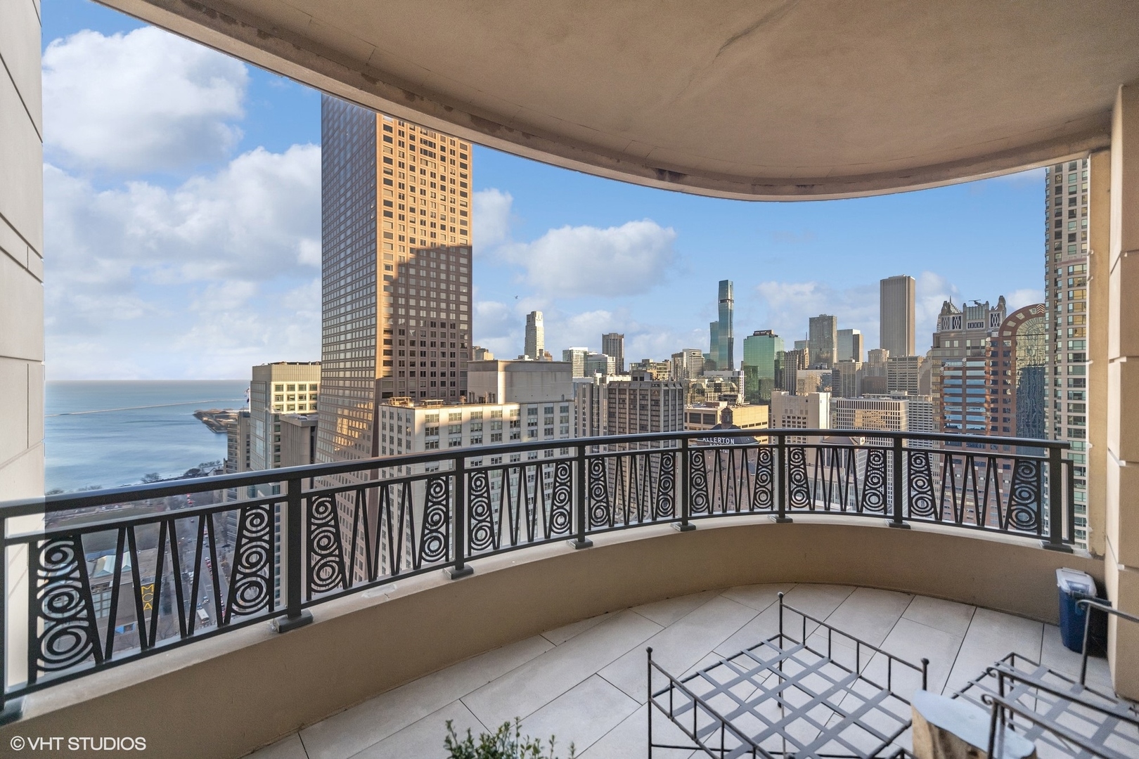800 N MICHIGAN Avenue 3501