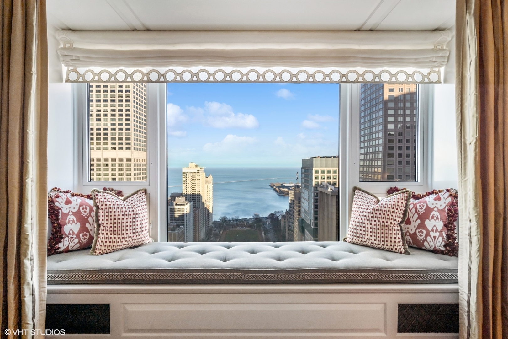 800 N MICHIGAN Avenue 3501