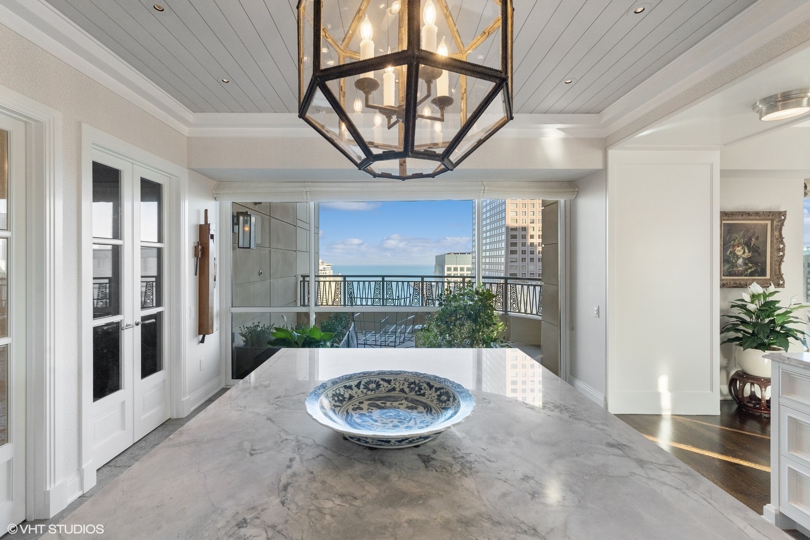800 N MICHIGAN Avenue 3501