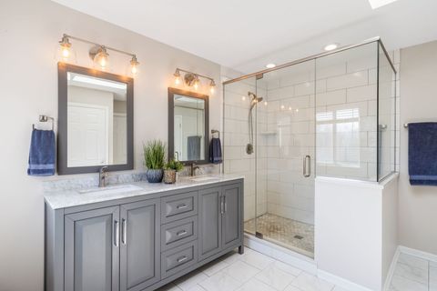 Tiny photo for 509 W Hawthorne Boulevard, Mundelein, IL 60060 (MLS # 12572191)