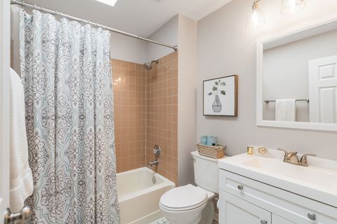 Tiny photo for 509 W Hawthorne Boulevard, Mundelein, IL 60060 (MLS # 12572191)