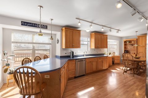 Tiny photo for 509 W Hawthorne Boulevard, Mundelein, IL 60060 (MLS # 12572191)