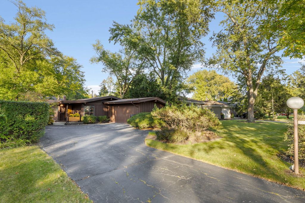 Photo for 2626 Wilmette Avenue, Wilmette, IL 60091 (MLS # 12494701)