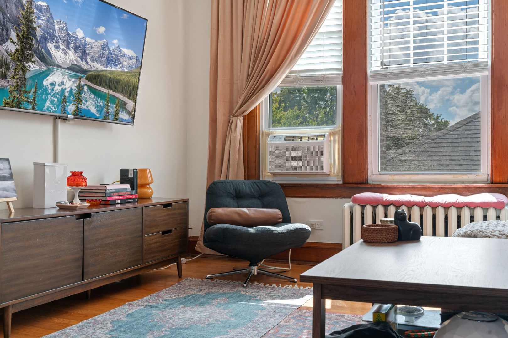 3737 W Cornelia Avenue