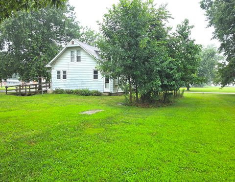 Tiny photo for 1204 N Dawley Street, Salem, IL 62881 (MLS # 12715259)