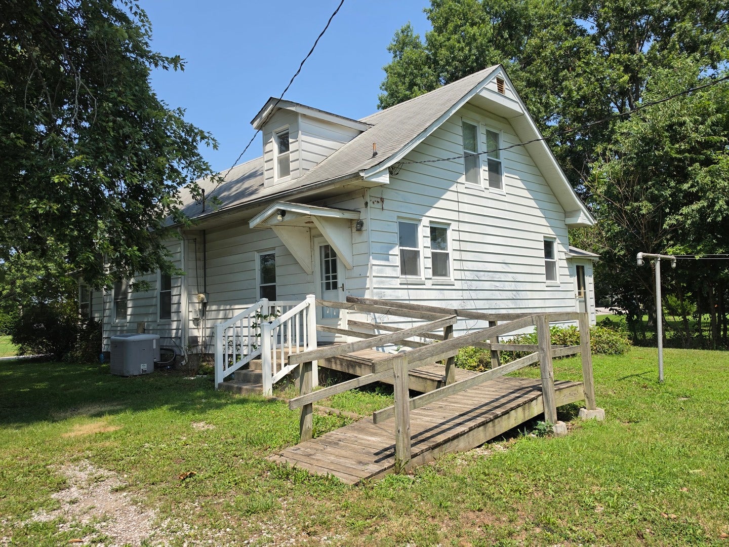 1204 N Dawley Street