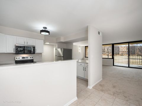 Tiny photo for 101 Bar Harbour Road #2M, Schaumburg, IL 60193 (MLS # 12627967)