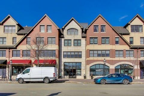 Tiny photo for 10 E Burlington Street #2B, Riverside, IL 60546 (MLS # 12697676)
