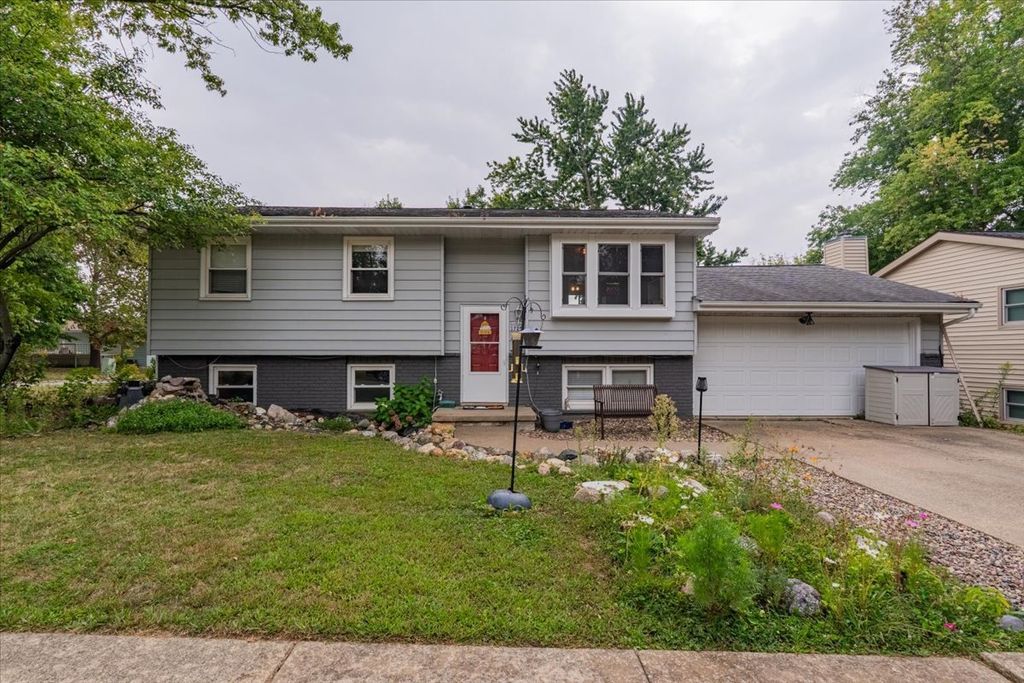 Photo for 1725 Hoover Drive, Normal, IL 61761 (MLS # 12476768)