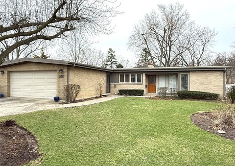 Photo of 337 Hager Lane, Glenview, IL 60025 (MLS # 12586197)