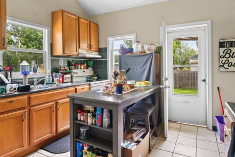 Tiny photo for 804 W 14th Street, Davenport, IA 52804 (MLS # 12656092)