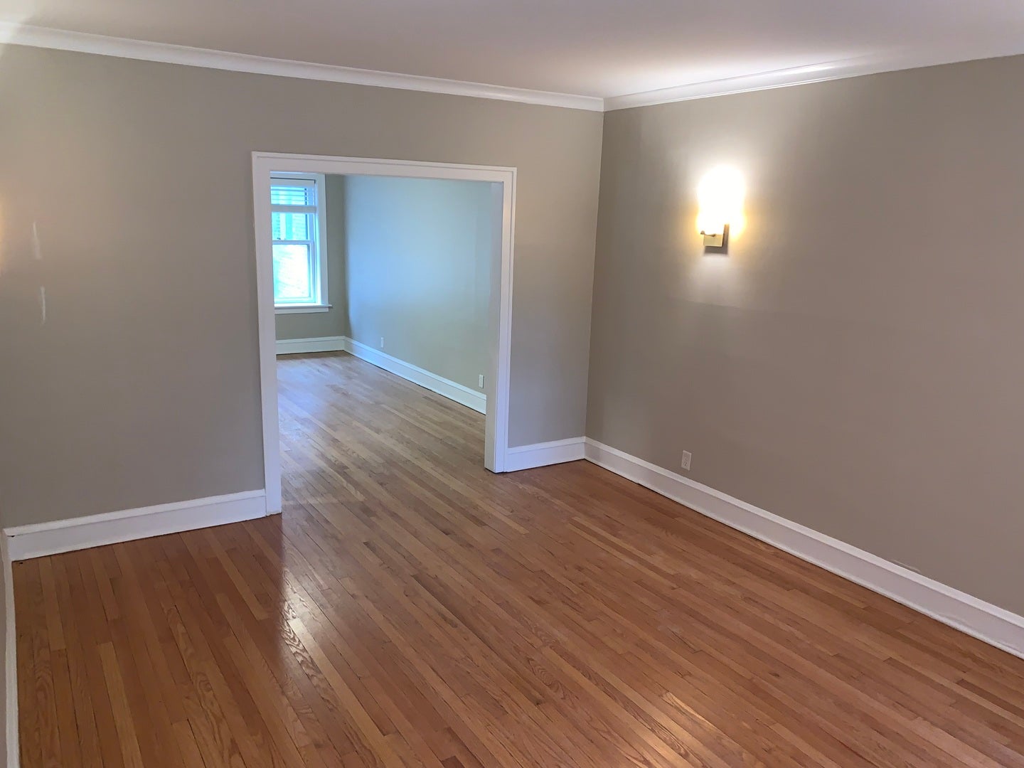 2046 W Farragut Avenue 3